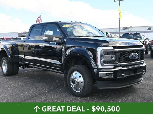 Used 2024 Ford F450 Platinum w/ Camper Package image 4