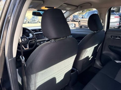 Used 2022 Nissan Versa SV image 11