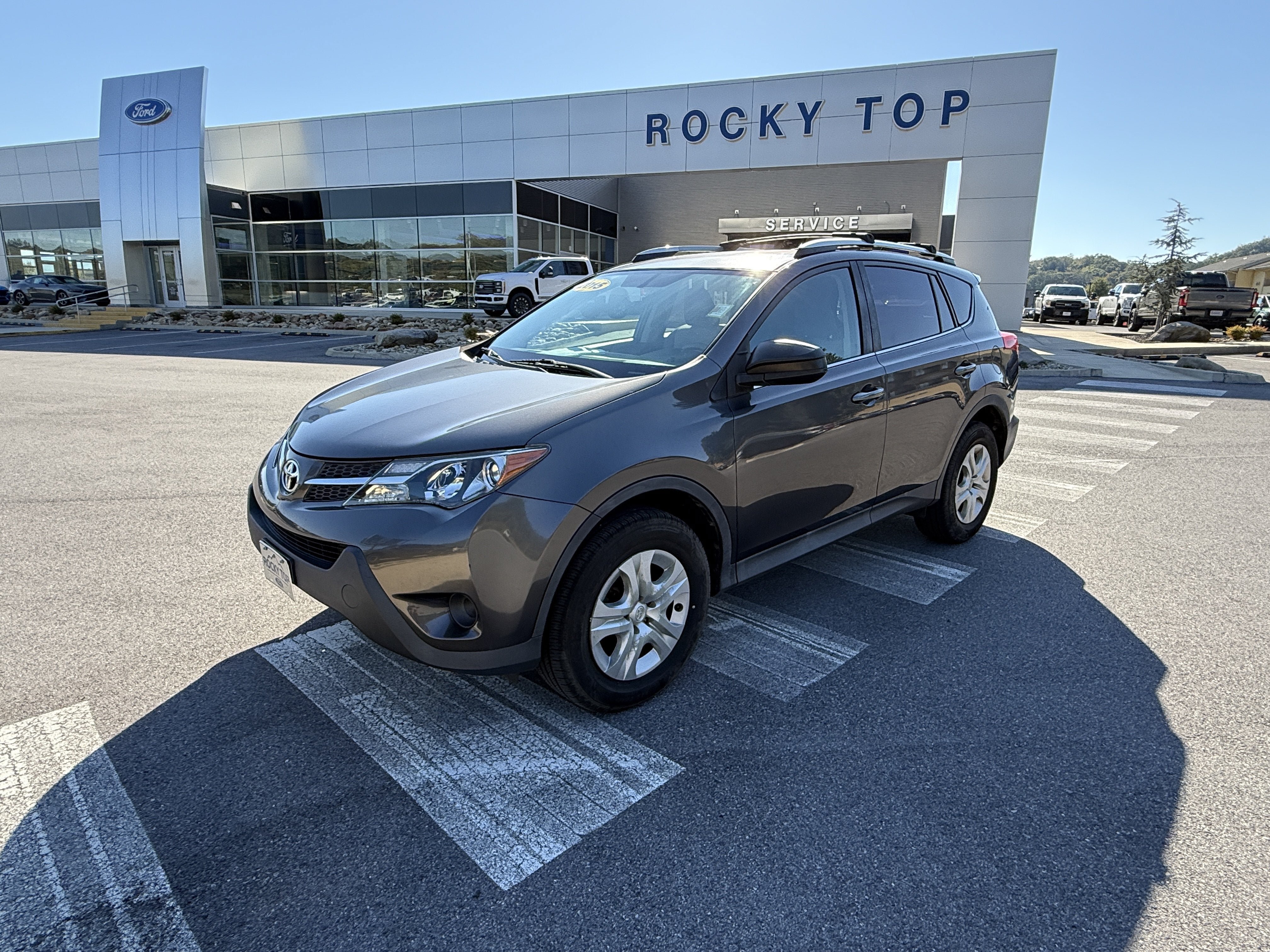 Used 2015 Toyota RAV4 LE AWD/4WD image 1