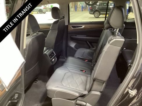 Used 2024 Volkswagen Atlas SE AWD/4WD image 12