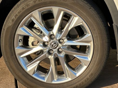 Used 2023 Toyota Highlander Limited image 34