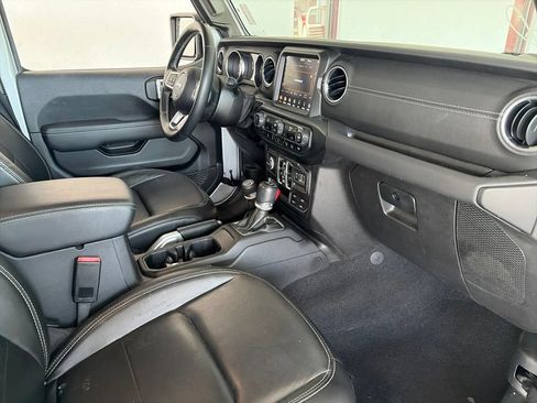 Used 2022 Jeep Wrangler Unlimited Sahara w/ LED Lighting Group AWD/4WD image 7