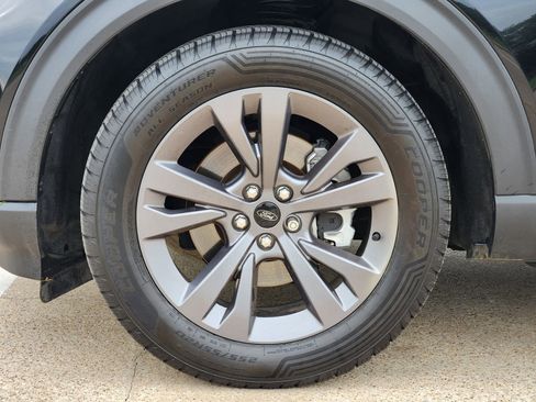 Used 2024 Ford Explorer XLT w/ Equipment Group 202A RWD image 20