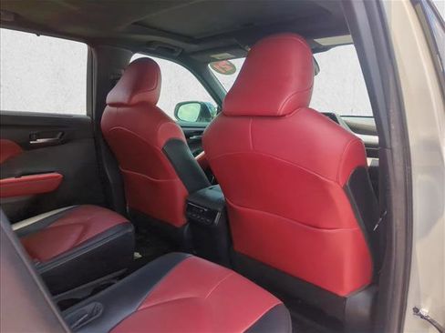 Used 2021 Toyota Highlander XSE FWD image 20