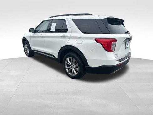 Used 2023 Ford Explorer XLT w/ Equipment Group 202A AWD/4WD image 3
