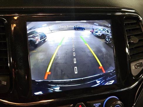 Used 2021 Jeep Grand Cherokee Limited image 14