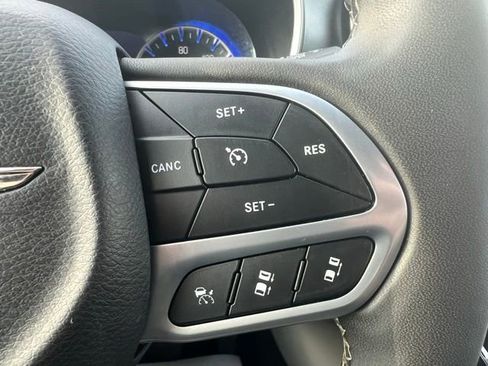 Used 2024 Chrysler Pacifica Touring-L FWD image 15