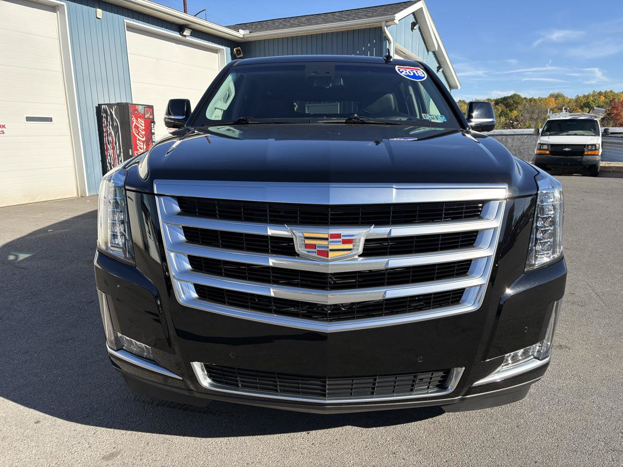 Used 2018 Cadillac Escalade ESV Luxury AWD/4WD image 8