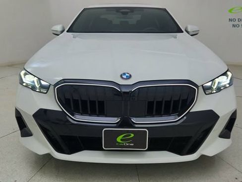 Used 2025 BMW 540i xDrive w/ M Sport Package AWD/4WD image 13
