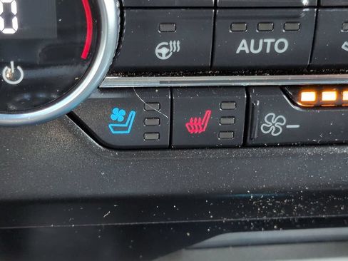 Used 2018 Ford Expedition XLT w/ Equipment Group 202A RWD image 24