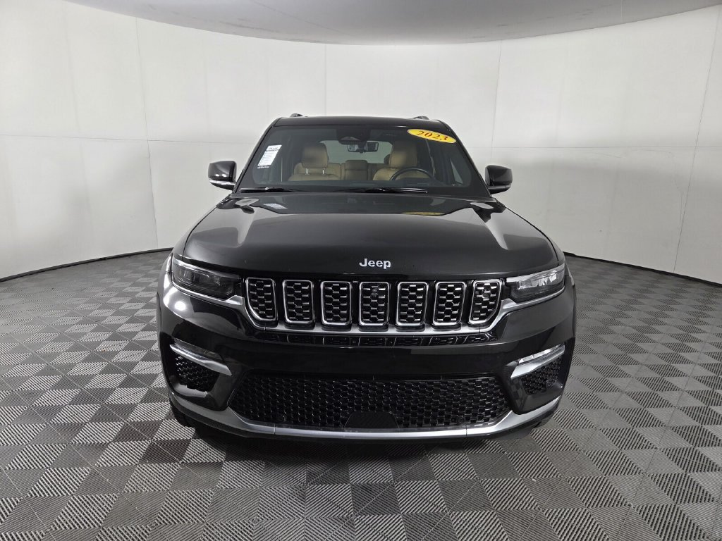 Used 2023 Jeep Grand Cherokee Summit AWD/4WD image 3