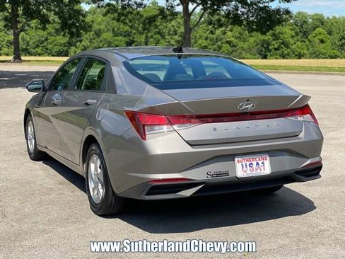 Used 2023 Hyundai Elantra SE FWD image 5