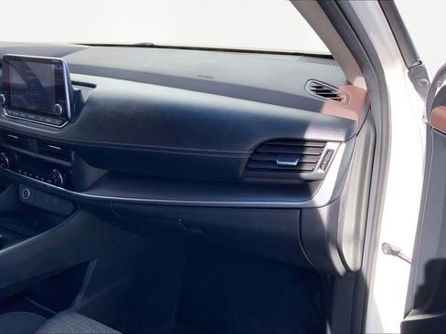 Used 2023 Nissan Rogue SV image 18