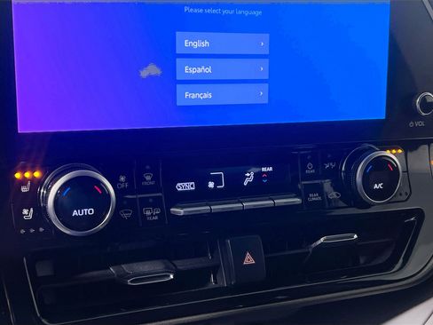 Used 2023 Toyota Highlander Limited image 27