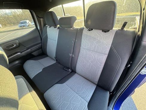 Certified 2022 Toyota Tacoma TRD Off-Road image 11