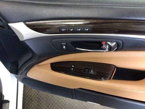 Used 2013 Lexus LS 460 w/ Comfort Pkg RWD image 12