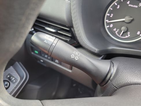 Used 2024 Nissan Sentra SV FWD image 31