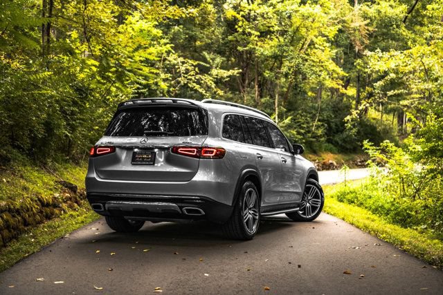 Used 2023 Mercedes-Benz GLS 450 4MATIC image 2