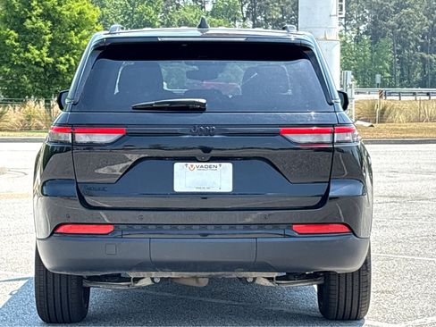 Used 2024 Jeep Grand Cherokee Altitude AWD/4WD image 16