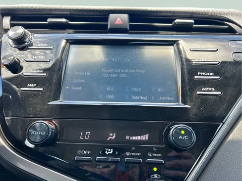 Used 2019 Toyota Camry SE FWD image 29