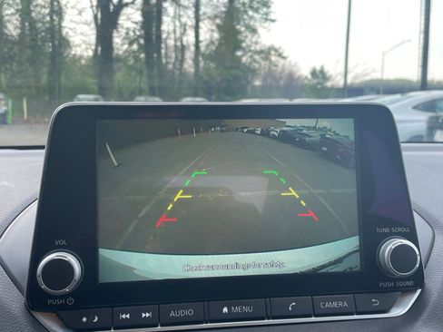 Used 2025 Nissan Sentra SV FWD image 22