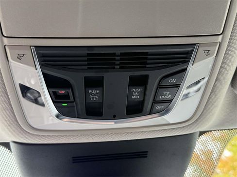 Certified 2025 Acura MDX SH-AWD image 10