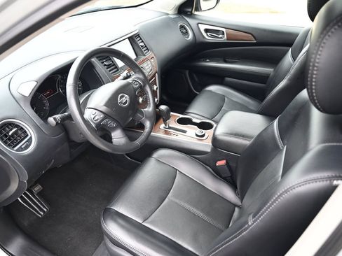 Used 2020 Nissan Pathfinder Platinum image 19