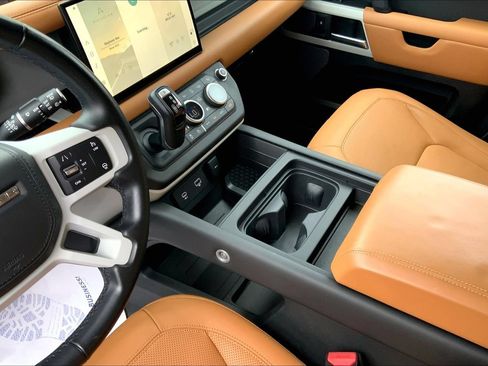 Certified 2023 Land Rover Defender 110 SE AWD/4WD image 16