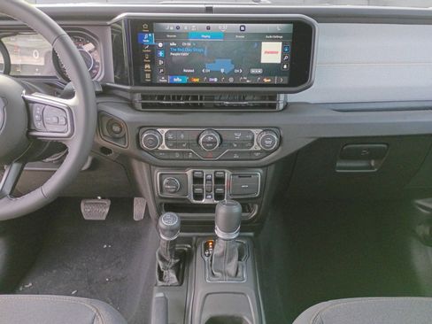 New 2025 Jeep Gladiator Sport image 12