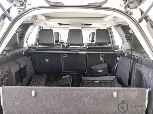 Used 2024 Land Rover Discovery S image 15