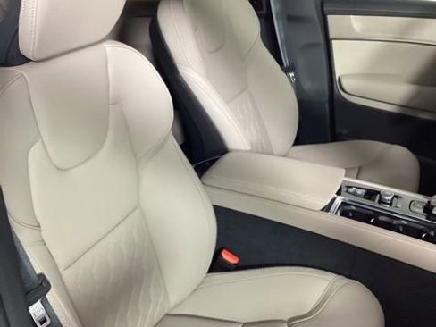 New 2026 Volvo XC90 B5 Core image 21