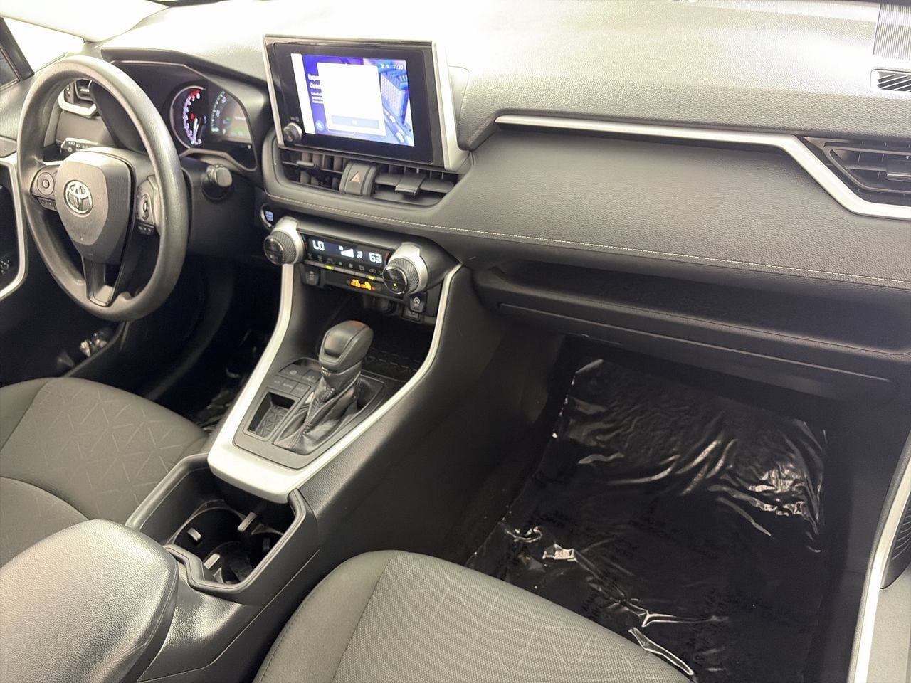 Used 2023 Toyota RAV4 XLE FWD image 25