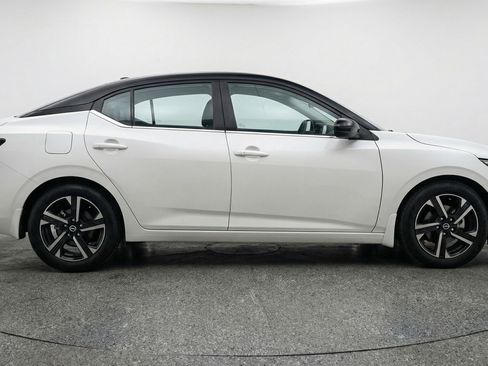 Used 2025 Nissan Sentra SV image 11