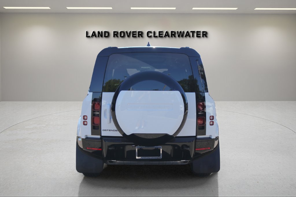 Used 2025 Land Rover Defender 110 X-Dynamic SE AWD/4WD image 4