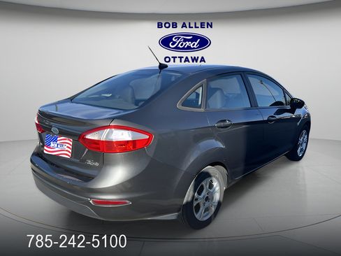 Used 2015 Ford Fiesta SE image 5
