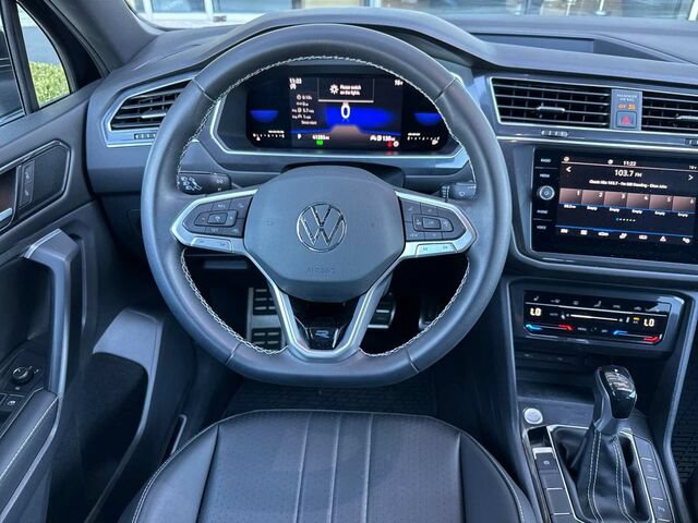 Used 2023 Volkswagen Tiguan SE R-Line FWD image 16