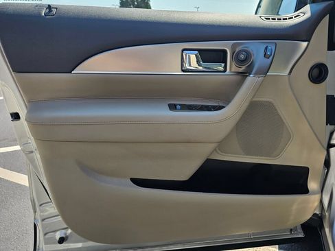 Used 2013 Lincoln MKX FWD image 19