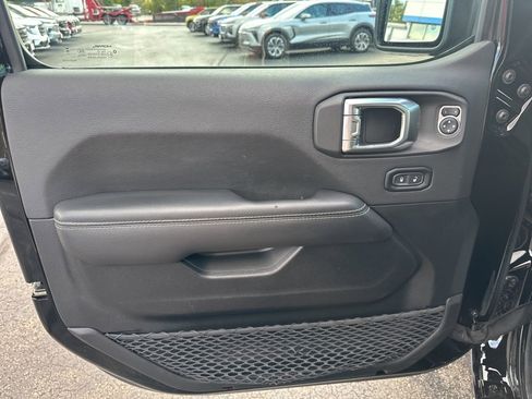 Used 2023 Jeep Wrangler Sahara image 14