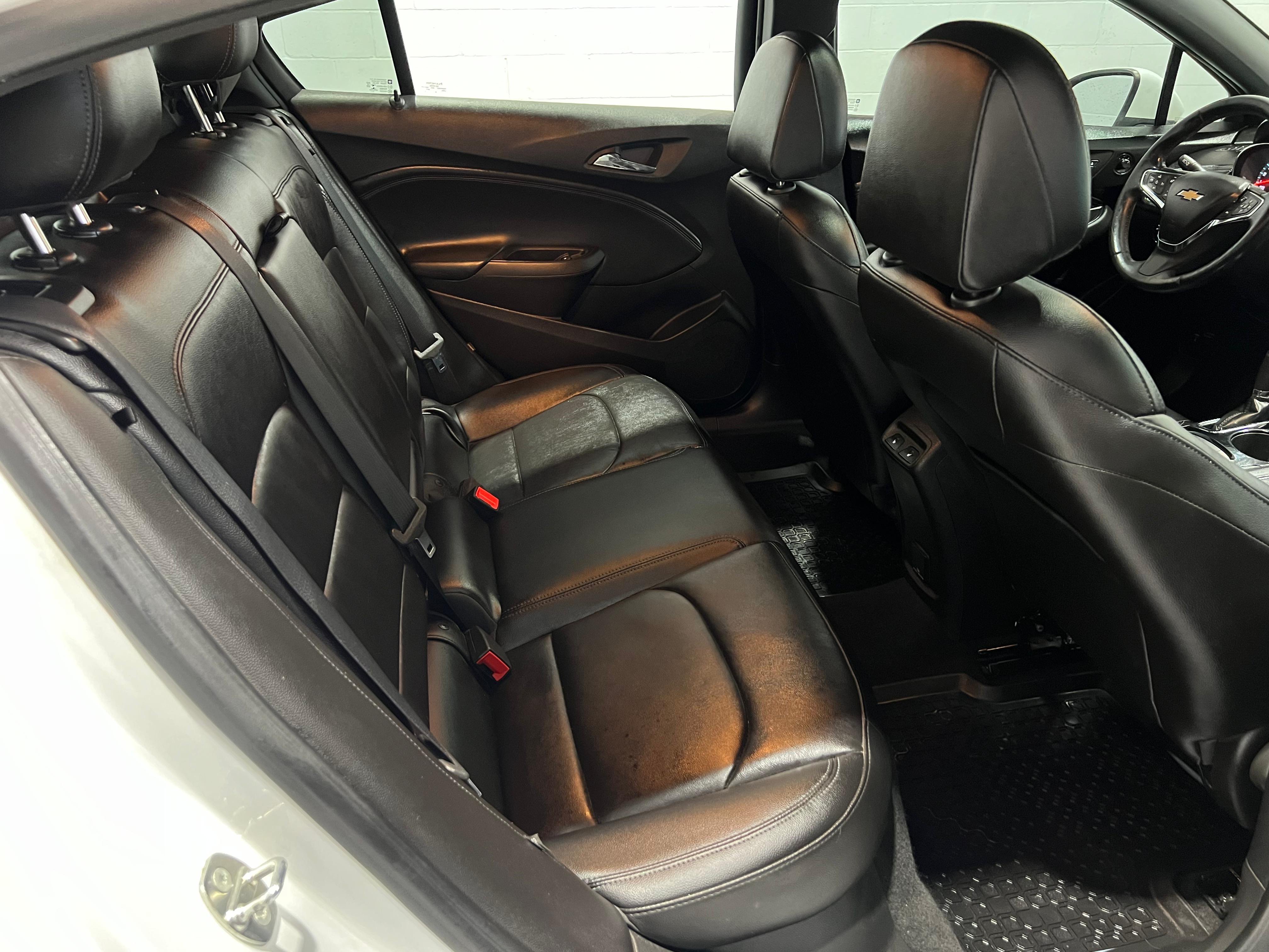 Used 2018 Chevrolet Cruze Premier FWD image 11