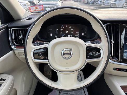 Used 2019 Volvo S60 T6 Momentum w/ Premium Package image 22