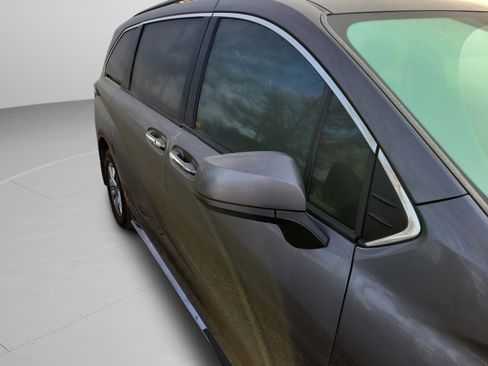 Used 2024 Toyota Sienna XLE image 25