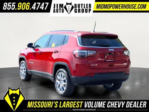 Used 2023 Jeep Compass Latitude image 3