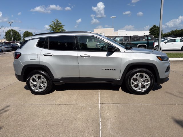 Used 2024 Jeep Compass Latitude AWD/4WD image 6