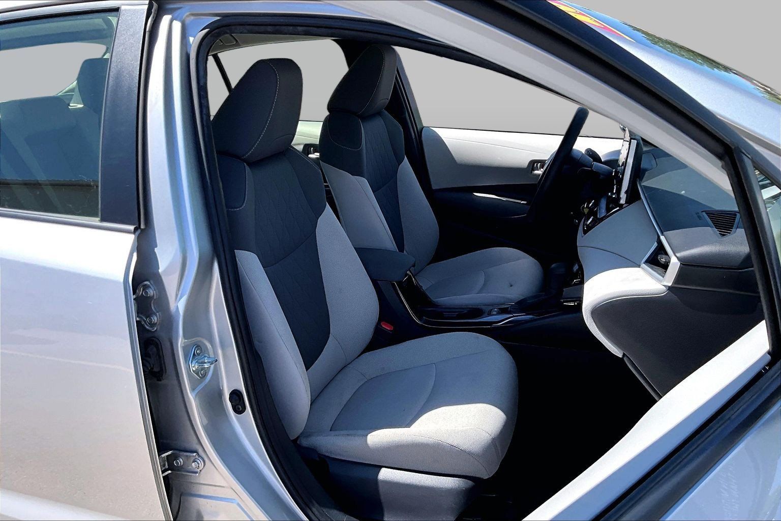 Used 2020 Toyota Corolla LE w/ Carpet Mat Package (TMS) FWD image 7