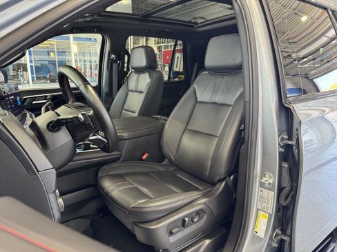 Used 2025 Chevrolet Tahoe RST w/ Comfort Package AWD/4WD image 27