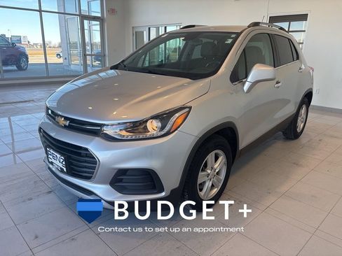 Used 2020 Chevrolet Trax LT w/ LT Convenience Package FWD image 1