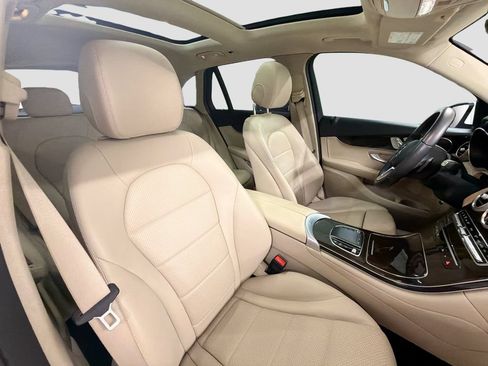 Certified 2022 Mercedes-Benz GLC 300 image 27