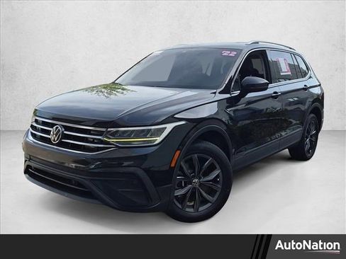 Used 2022 Volkswagen Tiguan SE image 1