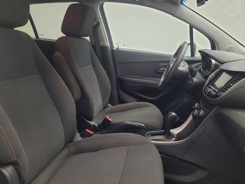Used 2022 Chevrolet Trax LS w/ Tint and Cruise Package AWD/4WD image 21