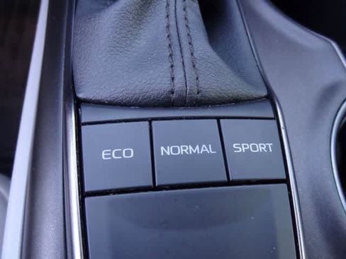 Used 2024 Toyota Camry SE w/ Cold Weather Package FWD image 18